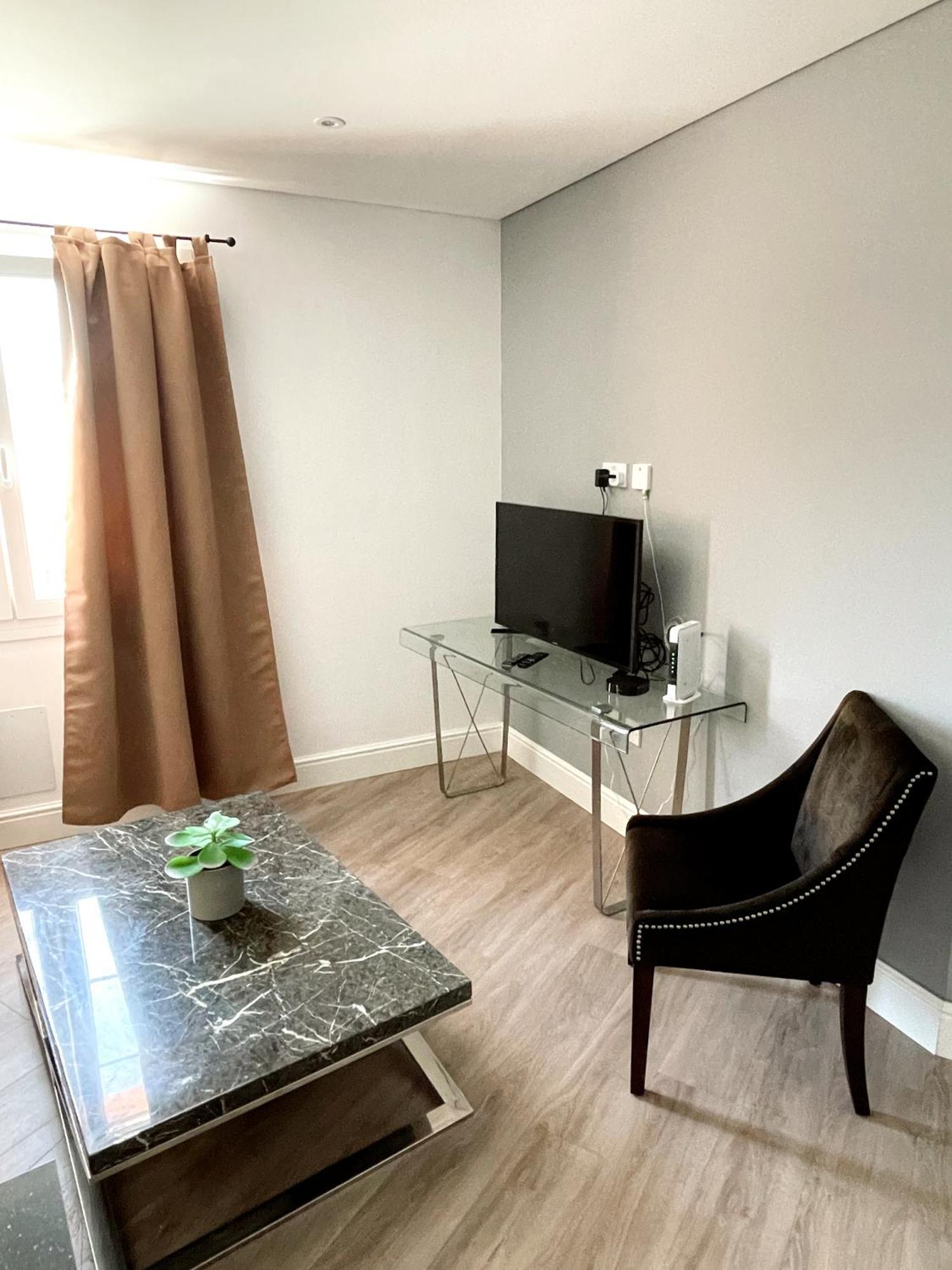 Deluxe City Centre Two Bedroom - Grand Central House Gibraltar Buitenkant foto