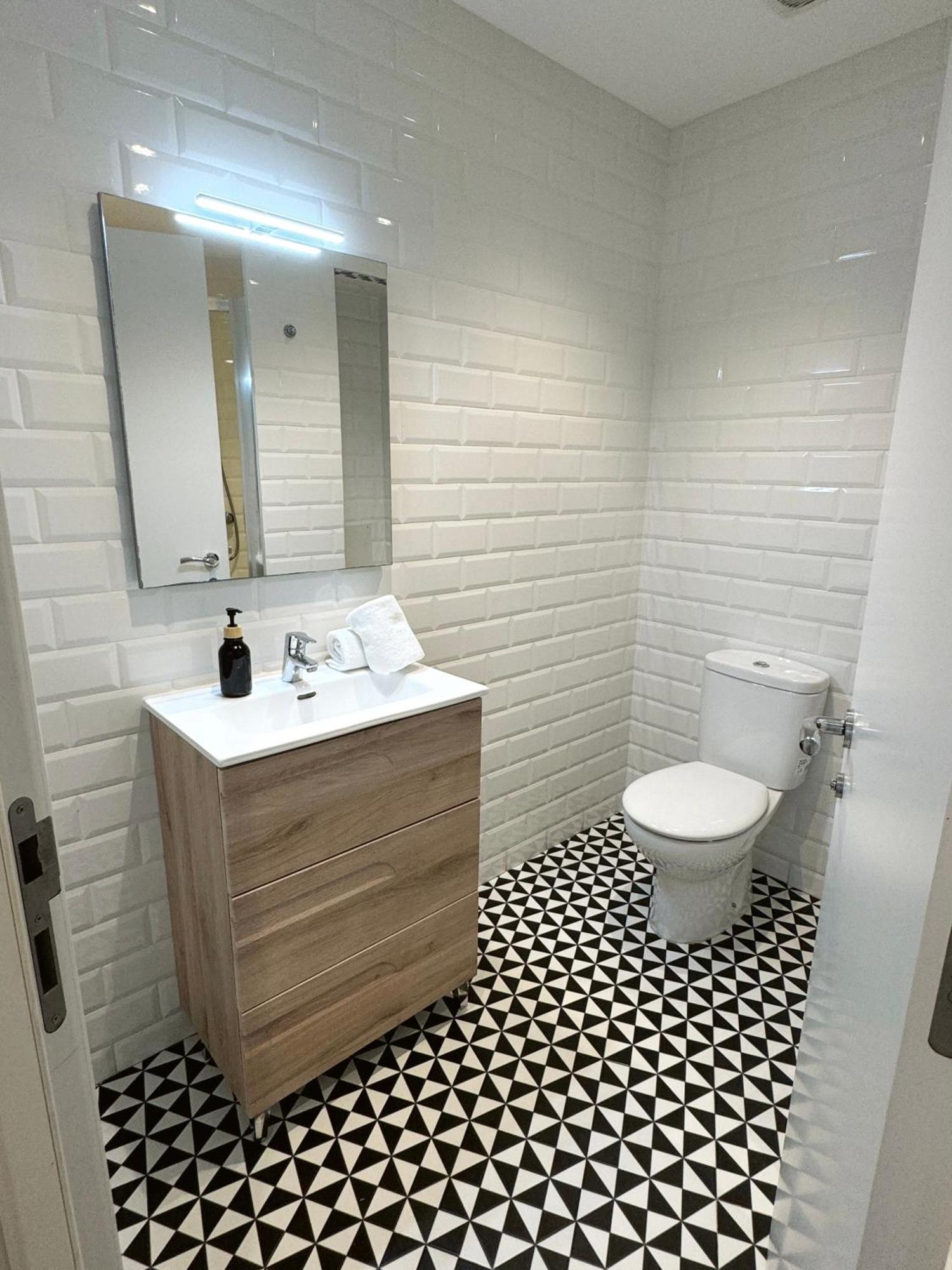 Deluxe City Centre Two Bedroom - Grand Central House Gibraltar Buitenkant foto