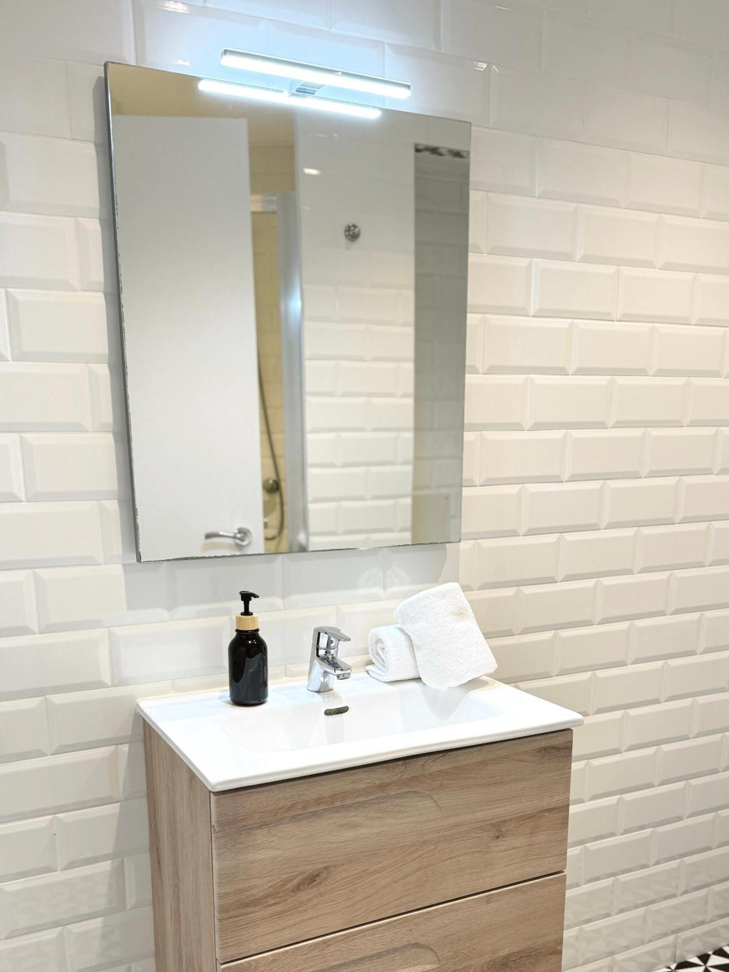 Deluxe City Centre Two Bedroom - Grand Central House Gibraltar Buitenkant foto