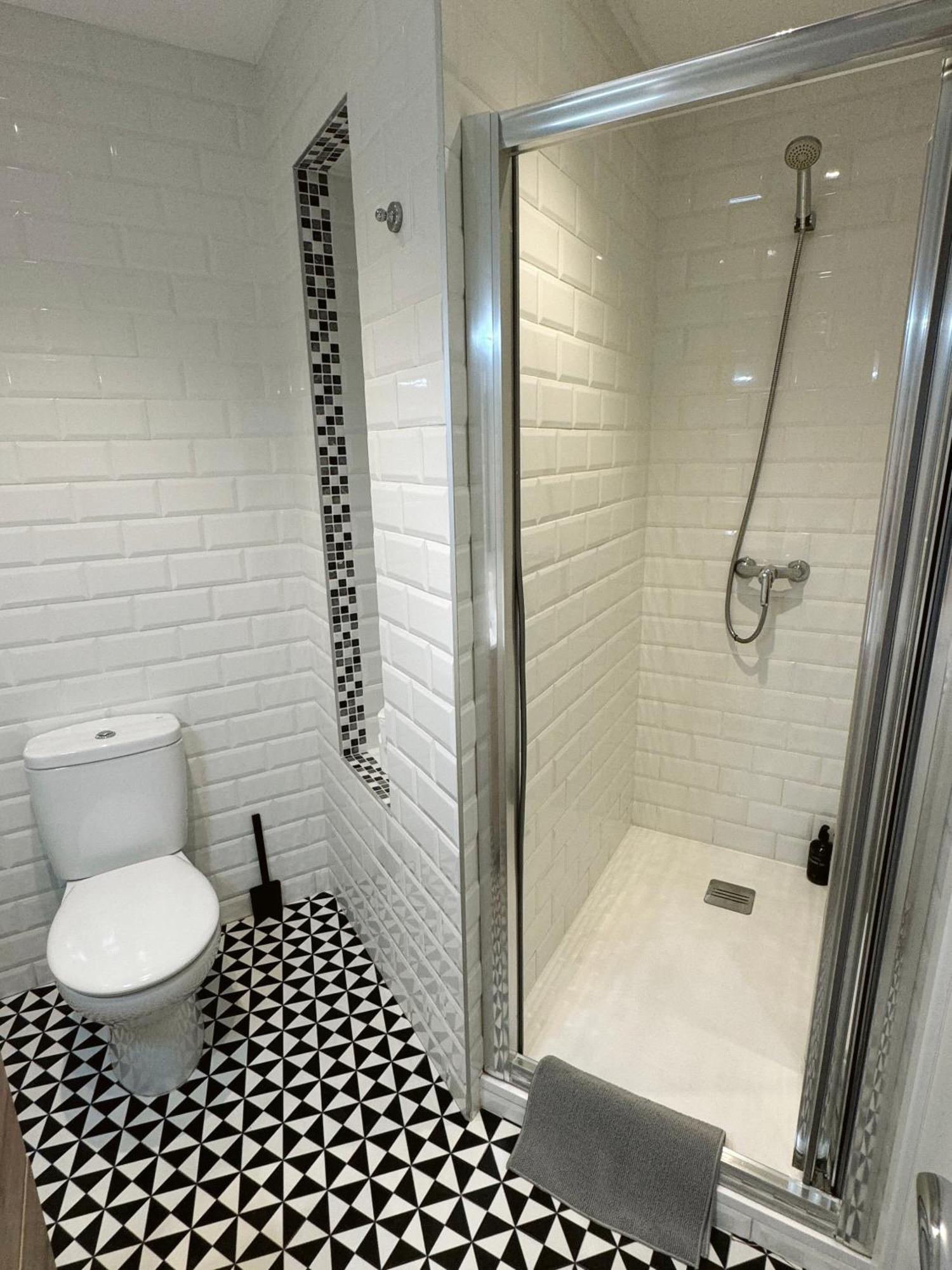 Deluxe City Centre Two Bedroom - Grand Central House Gibraltar Buitenkant foto
