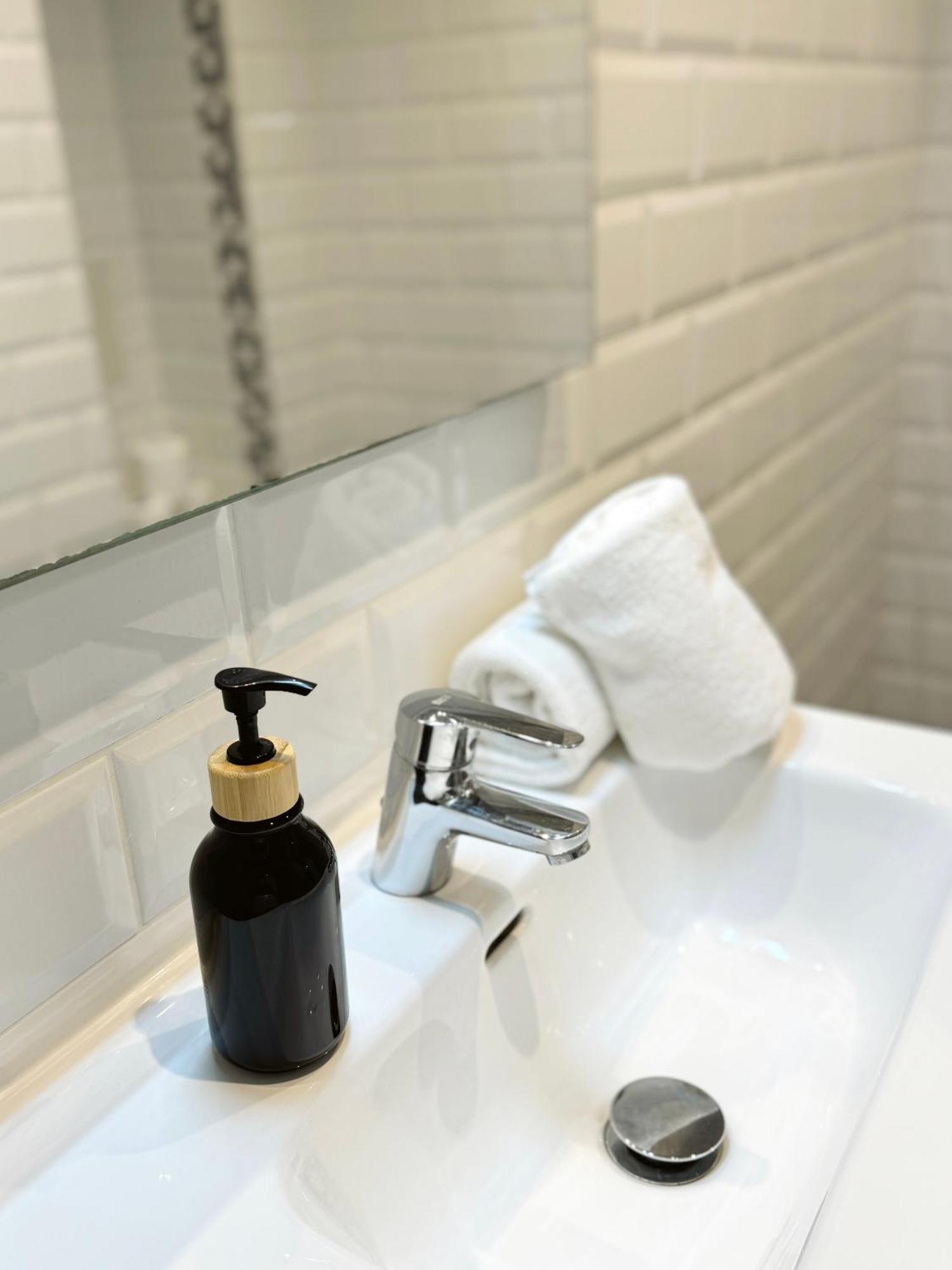 Deluxe City Centre Two Bedroom - Grand Central House Gibraltar Buitenkant foto